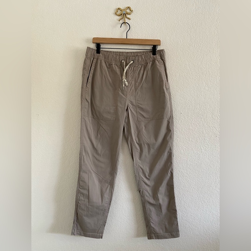 Vuori Ripstop Pants Men Size M Beige Elastic Waist Zip Pocket Travel Climber